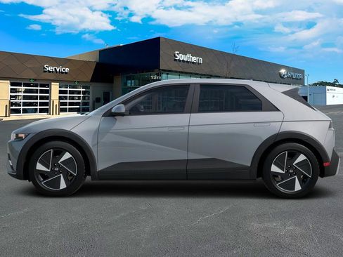 New 2026 Hyundai Ioniq 5 SE image 3