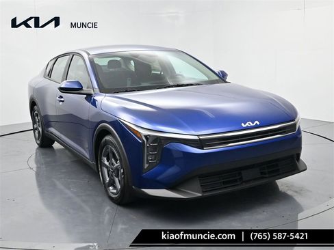 New 2025 Kia K4 LXS image 1