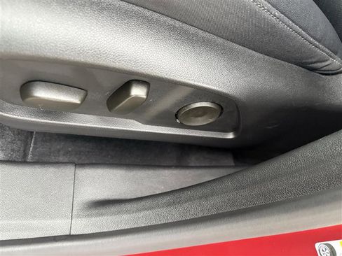 Used 2025 Chevrolet Equinox LT w/ Convenience Package II image 8