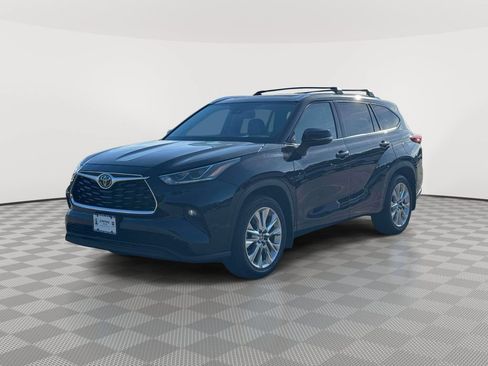 Used 2023 Toyota Highlander Limited AWD/4WD image 3