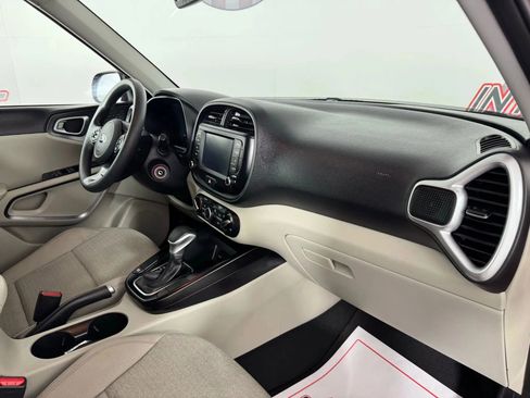 Used 2020 Kia Soul S image 12