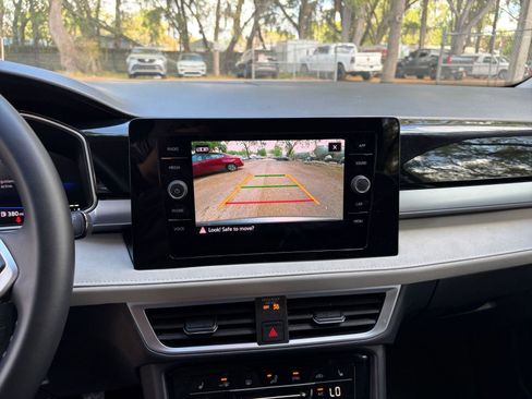 Used 2025 Volkswagen Taos SE image 21