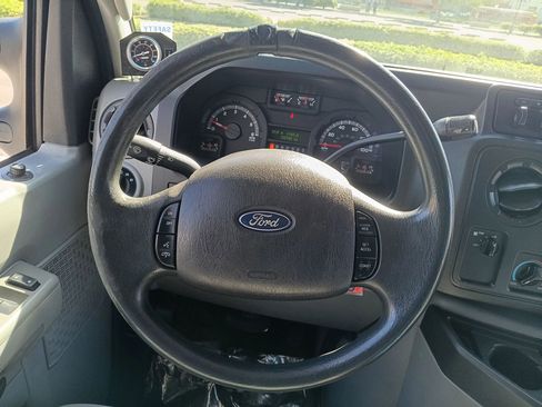 Used 2013 Ford E-450 and Econoline 450 Super Duty w/ Interior Upgrade Pkg image 28