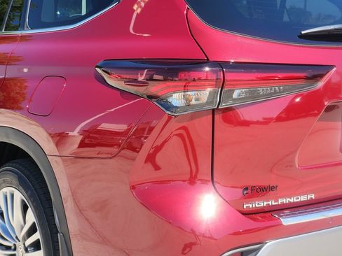 Used 2024 Toyota Highlander Platinum FWD image 15