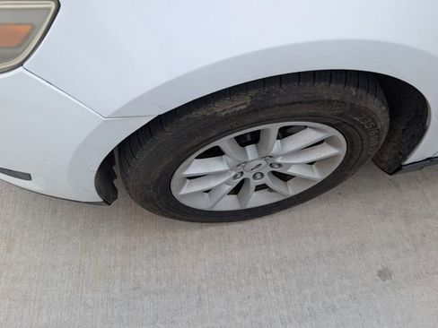 Used 2013 Ford Taurus SE FWD image 7