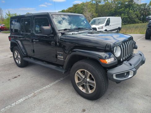 Used 2019 Jeep Wrangler Unlimited Sahara AWD/4WD image 2