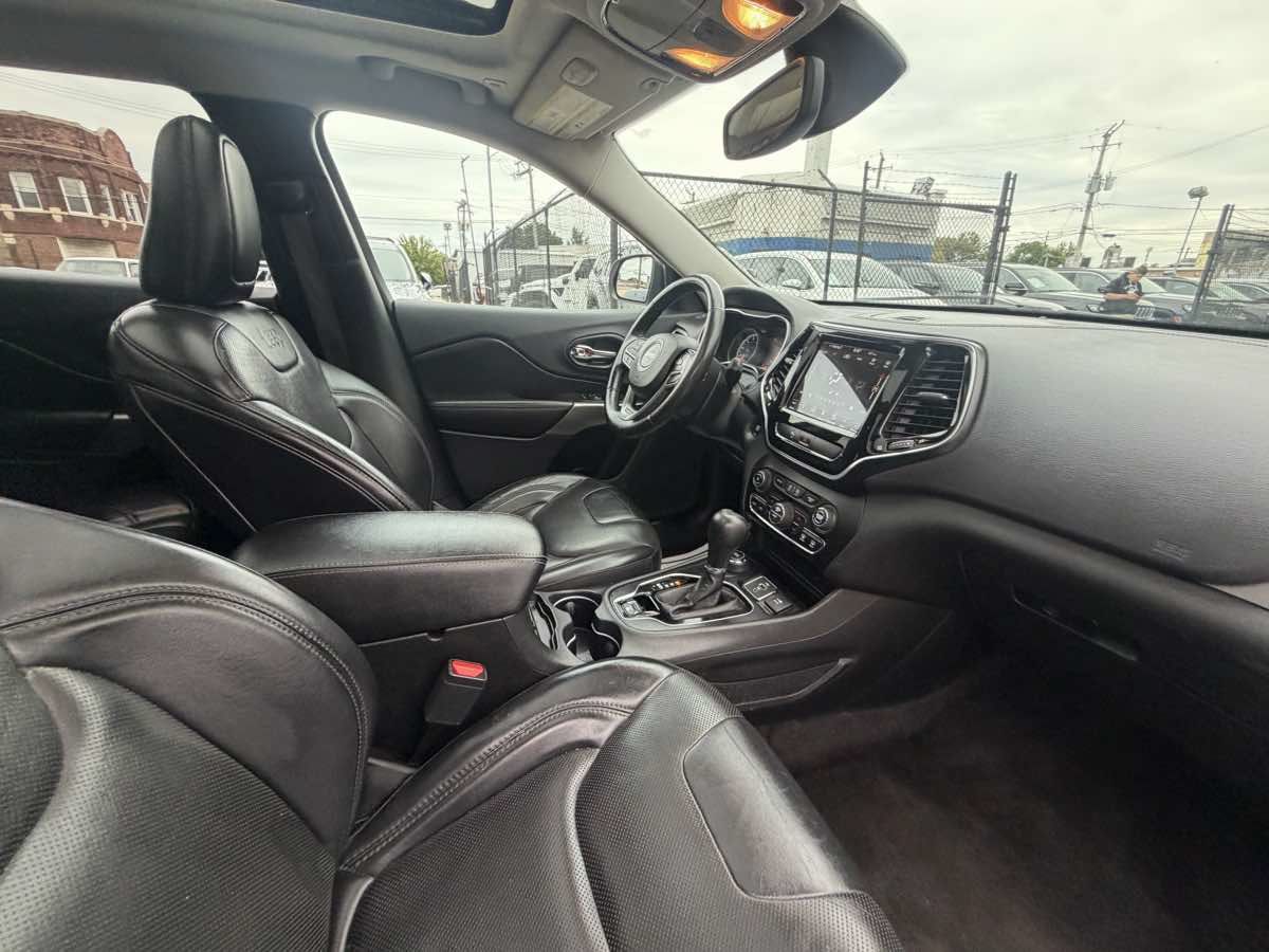 Used 2019 Jeep Cherokee Limited w/ Trailer Tow Group AWD/4WD image 25