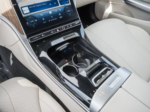 Used 2024 Mercedes-Benz CLE 300 4MATIC Cabriolet image 30
