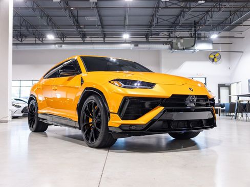 Used 2024 Lamborghini Urus S AWD/4WD image 3