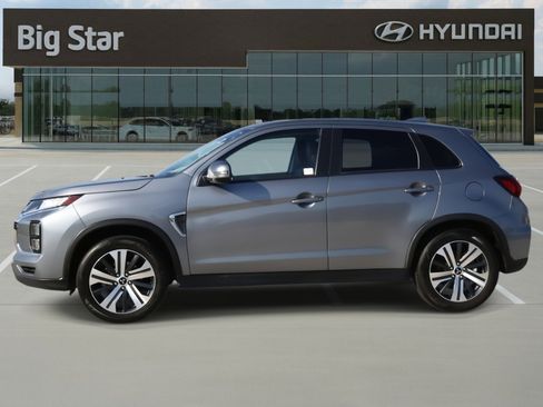 Used 2022 Mitsubishi Outlander Sport SE image 2