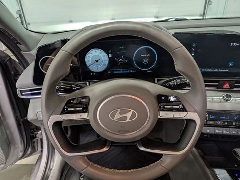 Used 2024 Hyundai Elantra SEL w/ Convenience Package FWD image 17