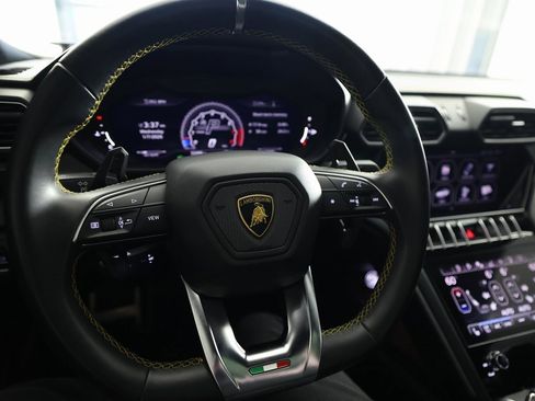 Used 2021 Lamborghini Urus image 19