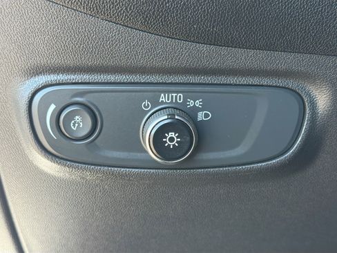 Used 2022 Chevrolet Equinox LT image 33