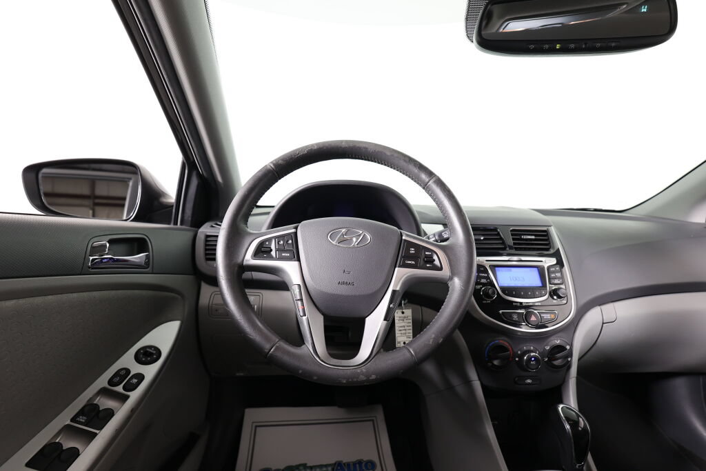 Used 2012 Hyundai Accent SE FWD image 28