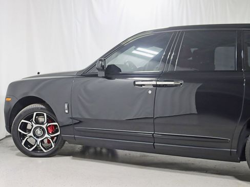 Used 2023 Rolls-Royce Cullinan Black Badge w/ Driver's Package image 13