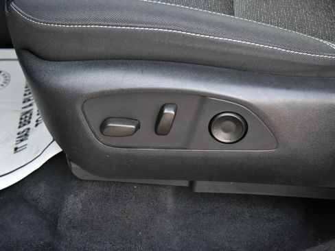 Used 2024 Chevrolet Traverse LT image 17