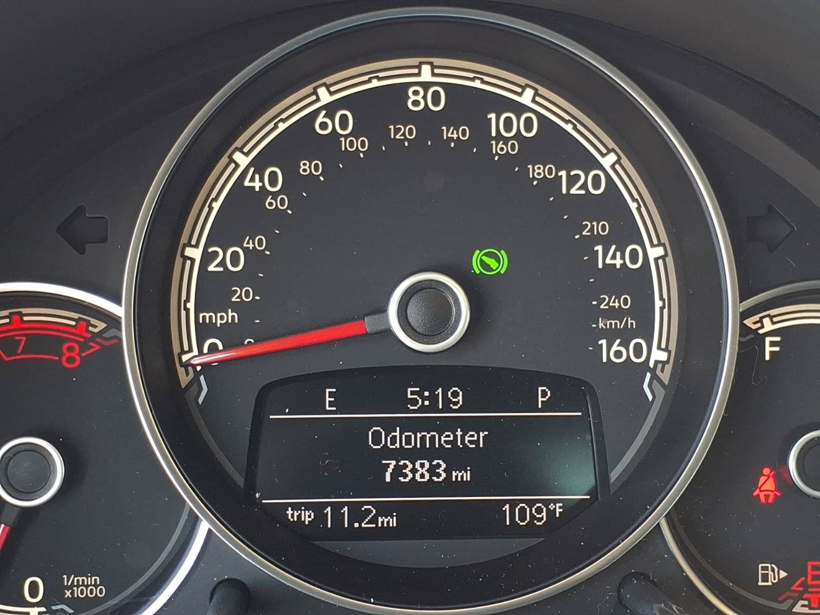Used 2019 Volkswagen Beetle 2.0T SE FWD image 25