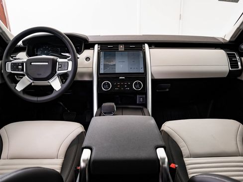 New 2026 Land Rover Discovery S image 36