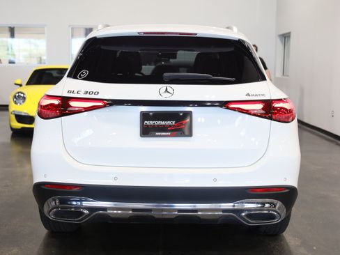 Used 2023 Mercedes-Benz GLC 300 4MATIC image 5