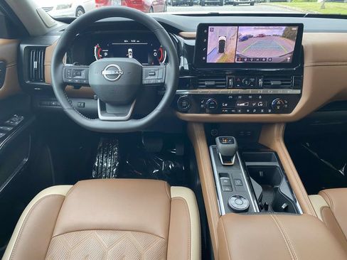 Used 2026 Nissan Pathfinder Platinum w/ Accent Package AWD/4WD image 9