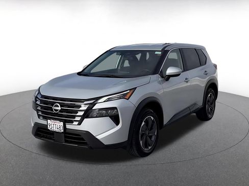 Used 2025 Nissan Rogue SV FWD image 6