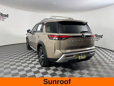 Used 2024 Nissan Pathfinder Platinum image 9