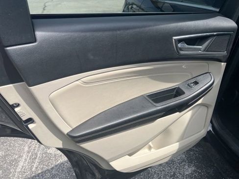 Used 2022 Ford Edge Titanium AWD/4WD image 9