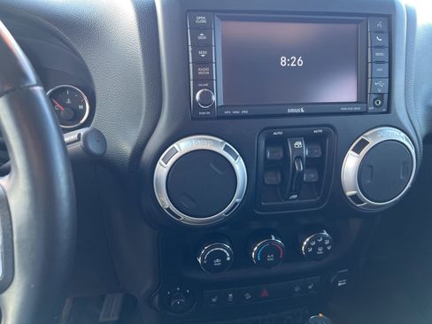 Used 2015 Jeep Wrangler Unlimited Sahara w/ Connectivity Group image 10