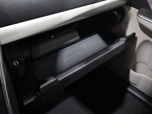 Used 2015 Toyota Camry SE FWD image 30