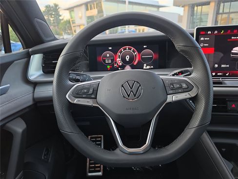 New 2026 Volkswagen Tiguan SE R-Line AWD/4WD image 14