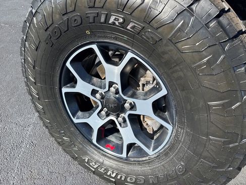 Used 2021 Jeep Gladiator Overland image 10