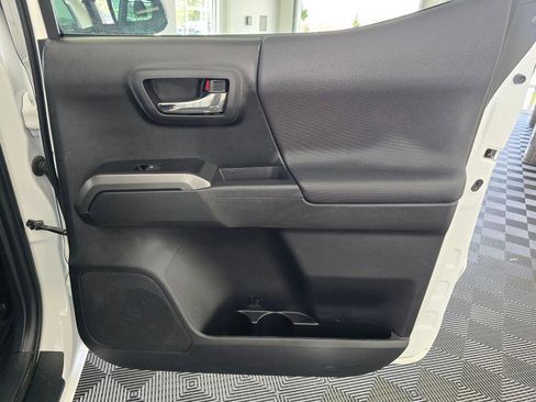 Used 2023 Toyota Tacoma TRD Off-Road image 39