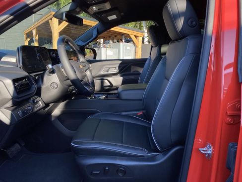 Used 2025 Chevrolet Silverado EV LT AWD/4WD image 13