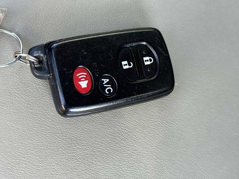 Used 2014 Toyota Prius Four image 34