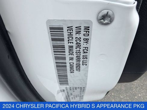 Used 2024 Chrysler Pacifica Limited FWD image 36