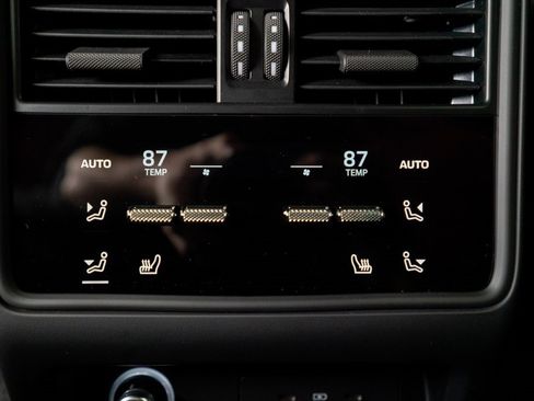 New 2025 Porsche Cayenne Coupe image 40