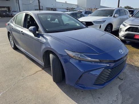 Used 2025 Toyota Camry LE FWD image 3