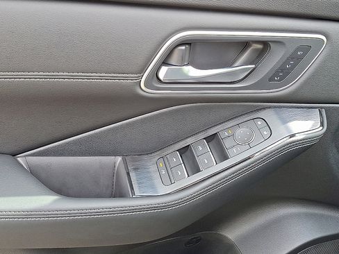 New 2026 Nissan Rogue Platinum w/ Platinum Premium Package image 9