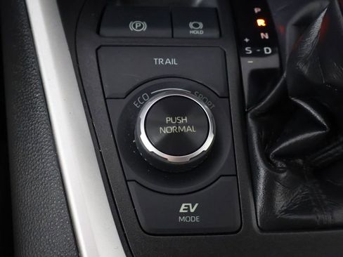 Used 2021 Toyota RAV4 LE AWD/4WD image 40