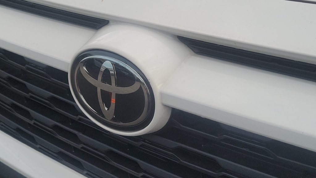 Used 2023 Toyota RAV4 XLE FWD image 12