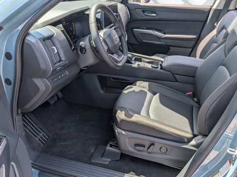 New 2026 Nissan Pathfinder SL image 5