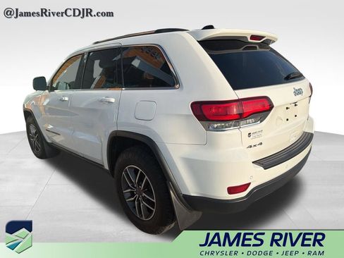 Used 2020 Jeep Grand Cherokee Laredo w/ 18" Wheel & 8.4" Radio Group image 8