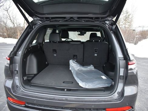 New 2025 Jeep Grand Cherokee Altitude AWD/4WD image 31