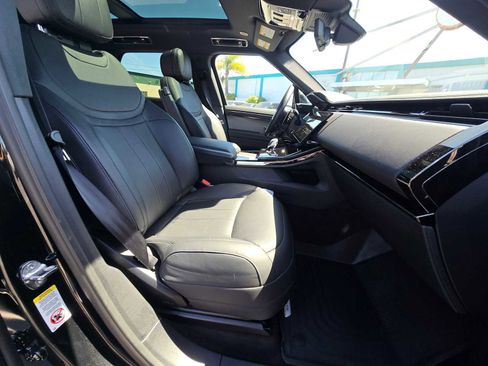 Used 2025 Land Rover Range Rover Sport SE image 11