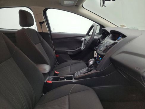 Used 2018 Ford Focus SE w/ SE Appearance Package FWD image 21