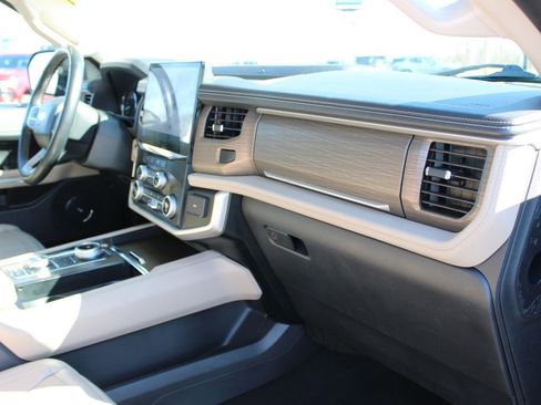 Used 2024 Ford Expedition Max Limited image 34