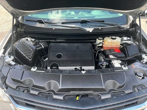 Used 2021 Chevrolet Traverse LS FWD image 11