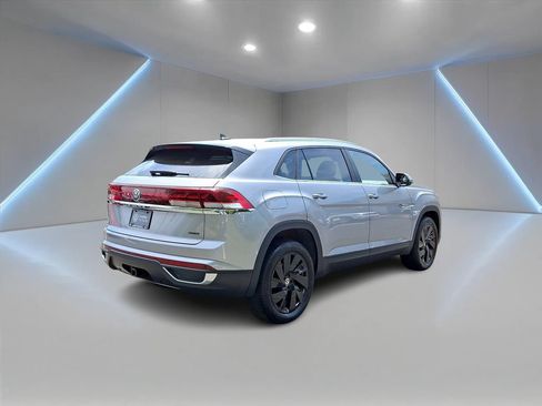 Certified 2025 Volkswagen Atlas Cross Sport SE w/ Black Wheel Package AWD/4WD image 5