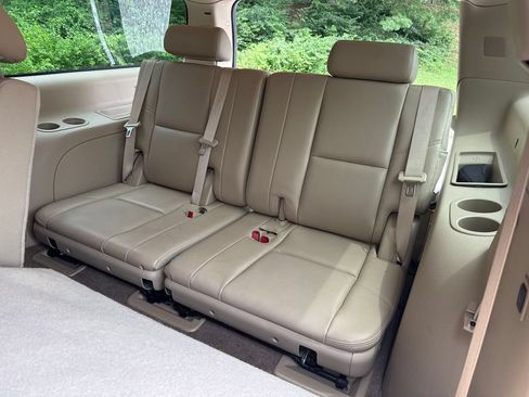 Used 2009 GMC Yukon XL Denali AWD/4WD image 24