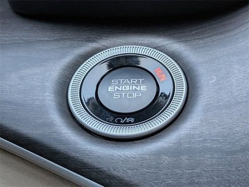 New 2025 Jeep Grand Cherokee Limited w/ Luxury Tech Group II image 33